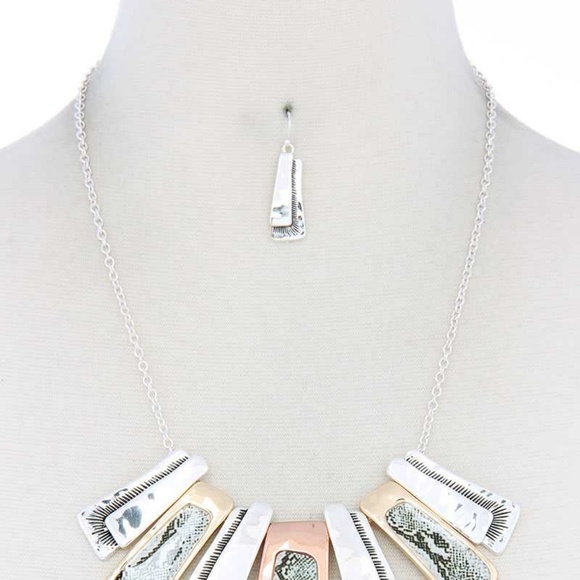 Animal Pattern Rectangular Necklace & Earring Set - Picture 2 of 2